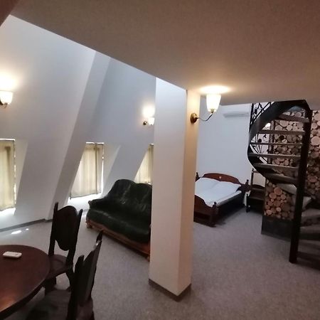 Hotel Aristokrat ابزور المظهر الخارجي الصورة