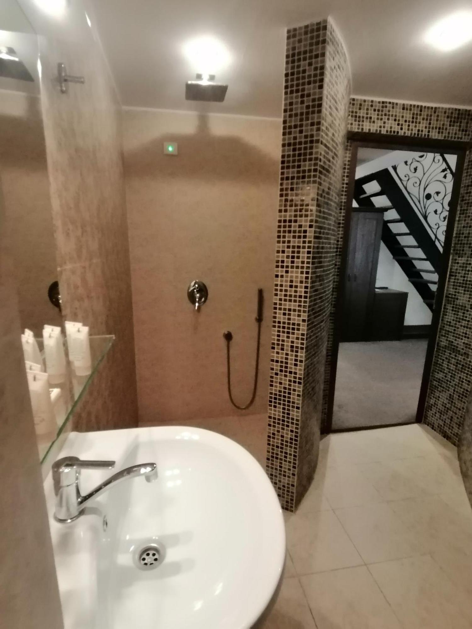 Hotel Aristokrat ابزور المظهر الخارجي الصورة
