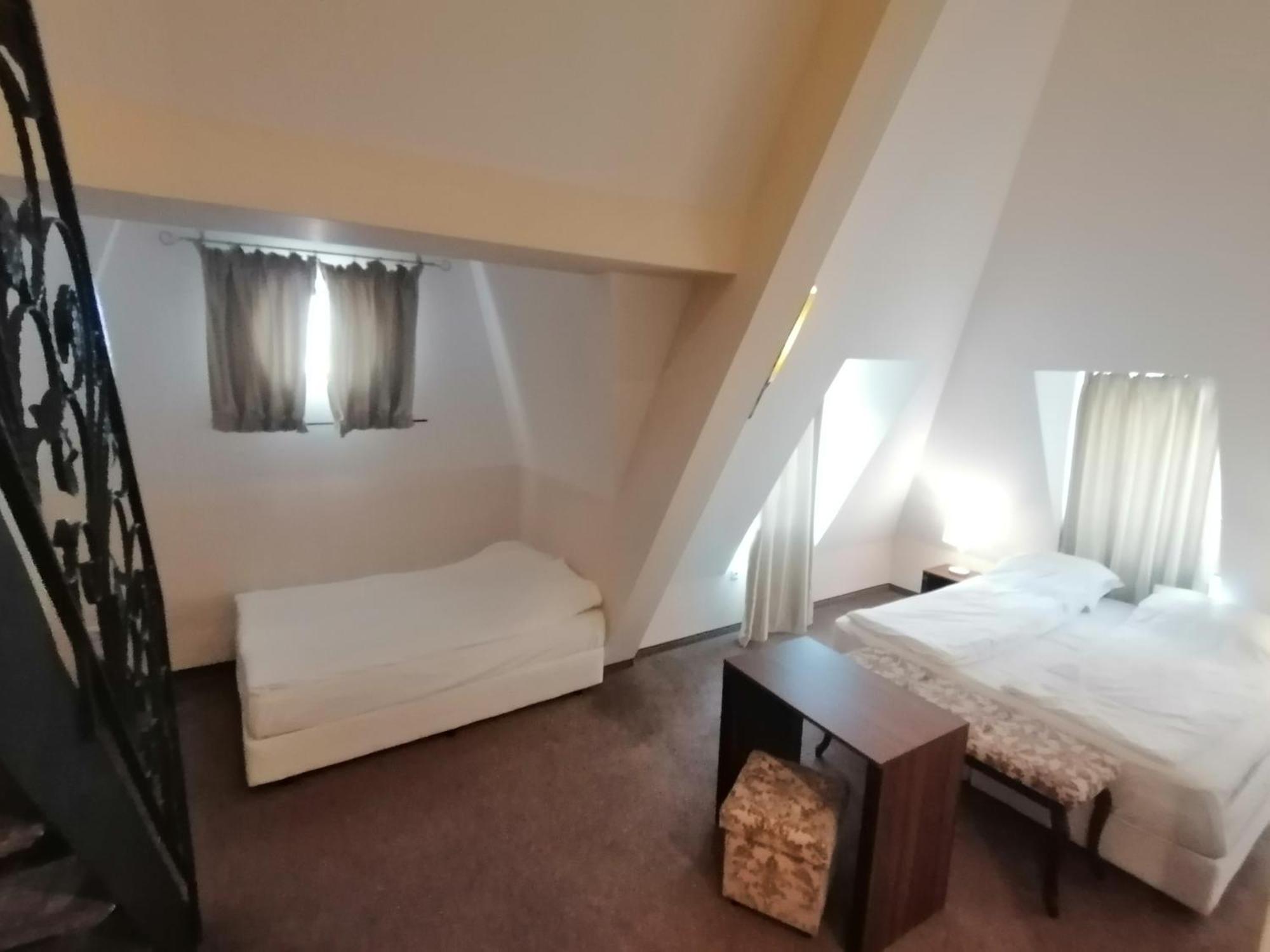 Hotel Aristokrat ابزور المظهر الخارجي الصورة