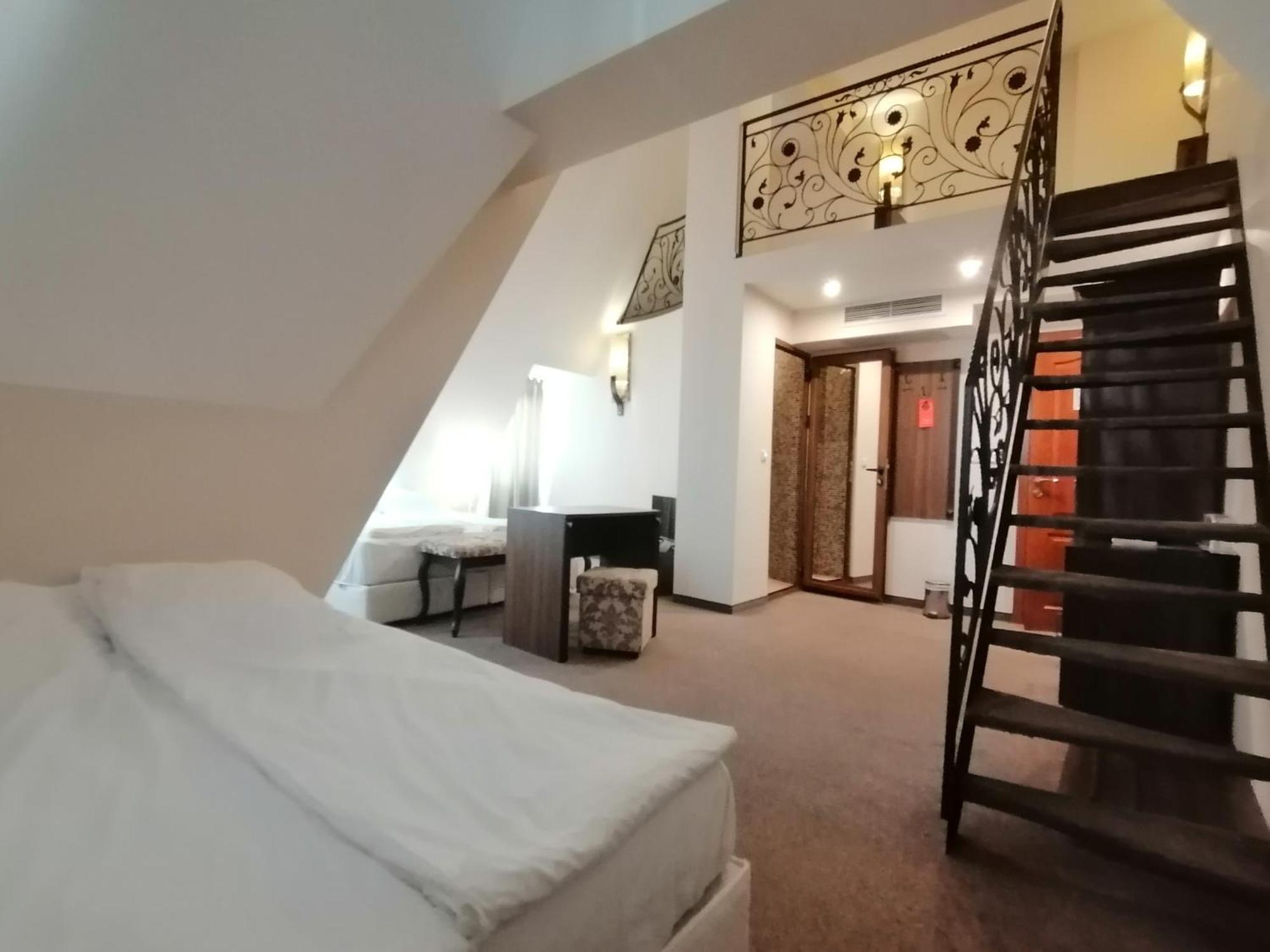 Hotel Aristokrat ابزور المظهر الخارجي الصورة