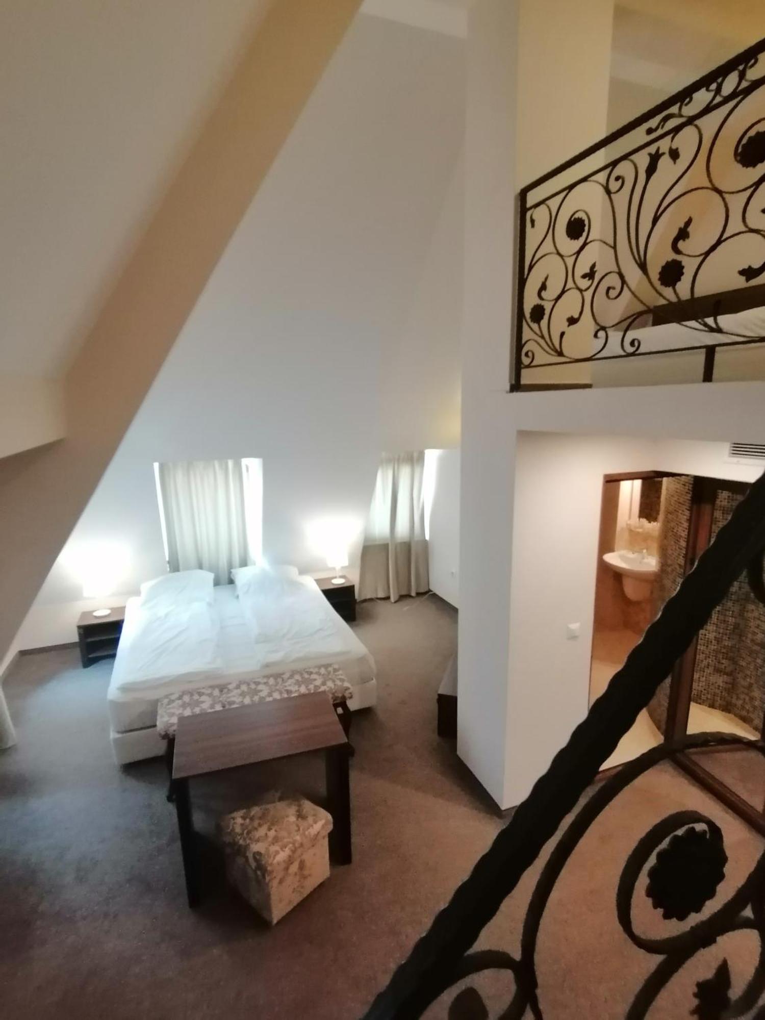 Hotel Aristokrat ابزور المظهر الخارجي الصورة