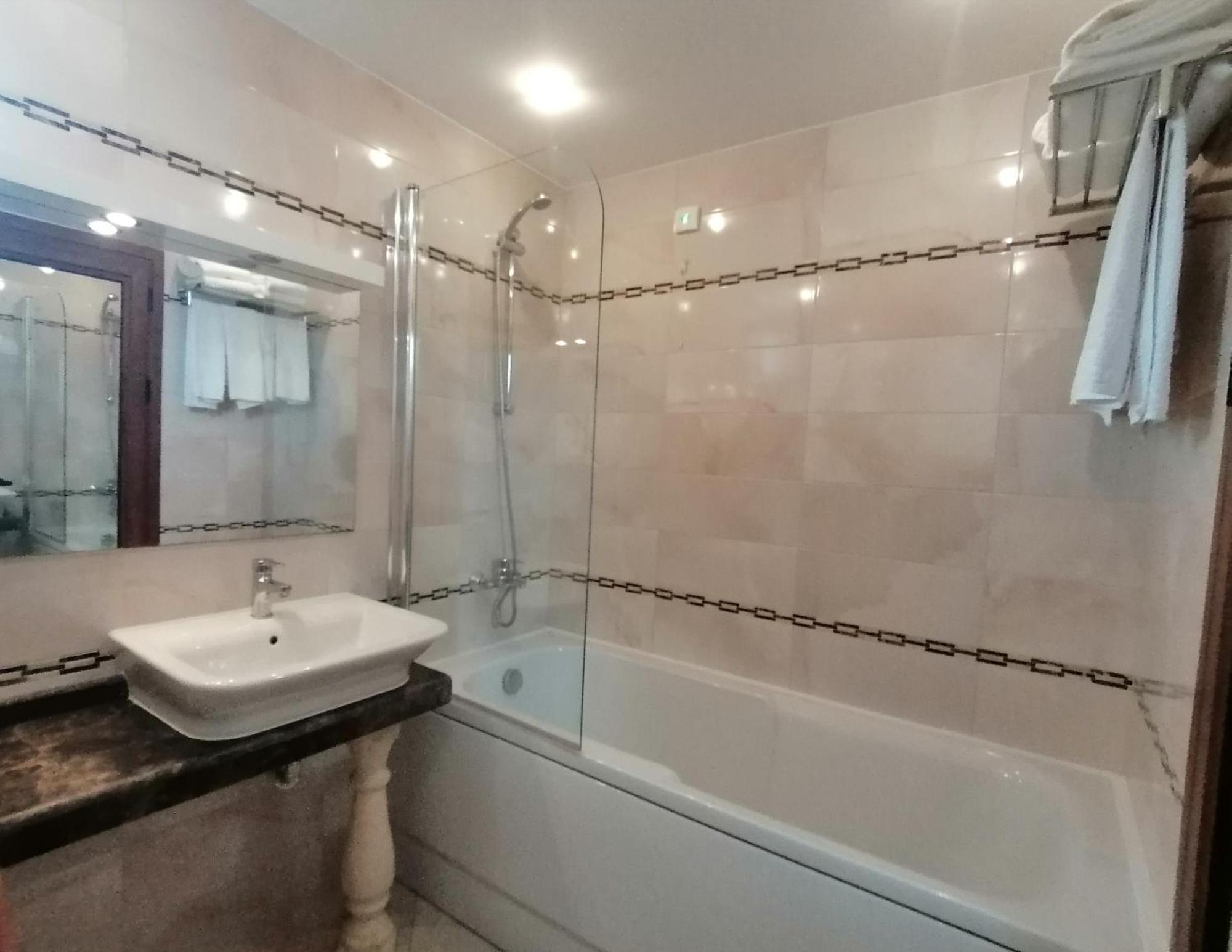 Hotel Aristokrat ابزور المظهر الخارجي الصورة
