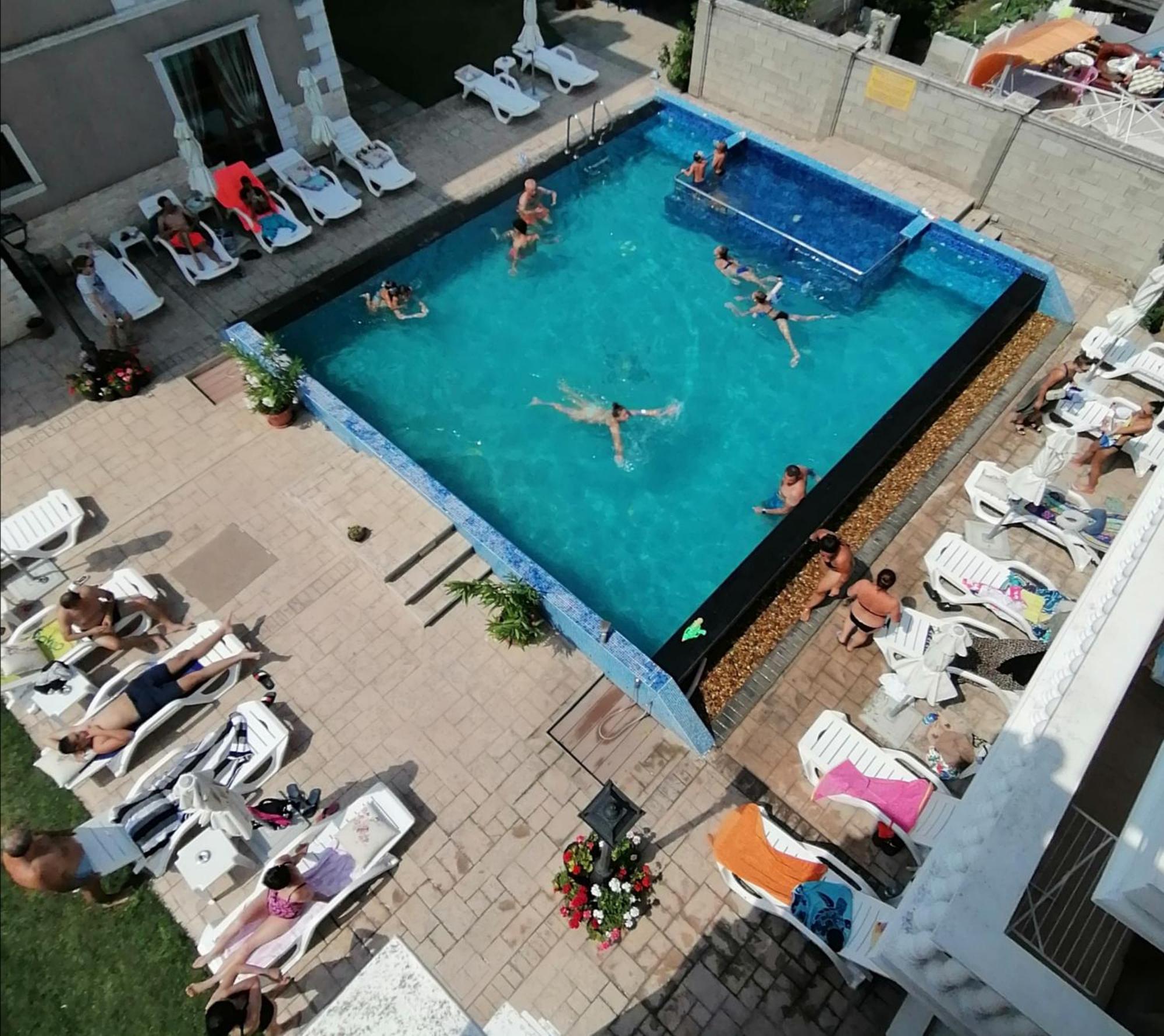 Hotel Aristokrat ابزور المظهر الخارجي الصورة