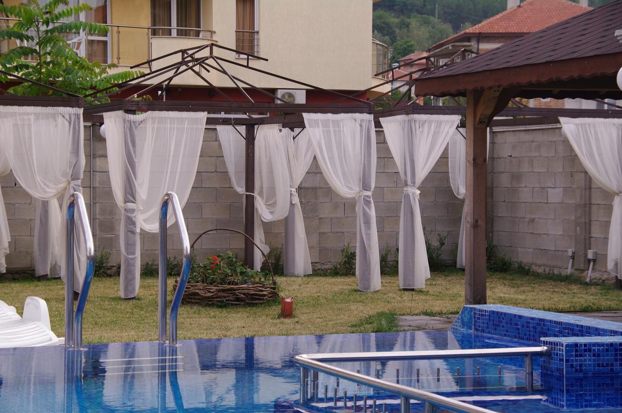 Hotel Aristokrat ابزور المظهر الخارجي الصورة
