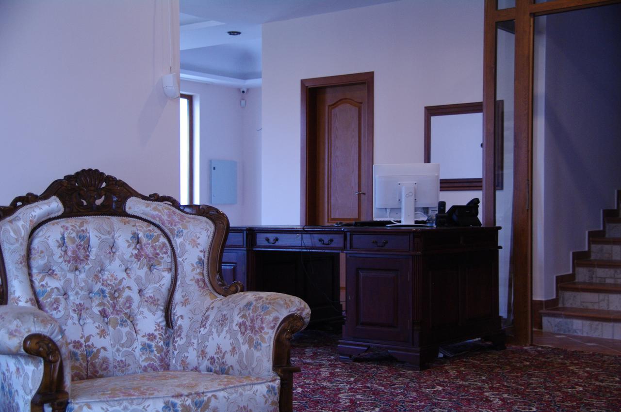 Hotel Aristokrat ابزور المظهر الخارجي الصورة
